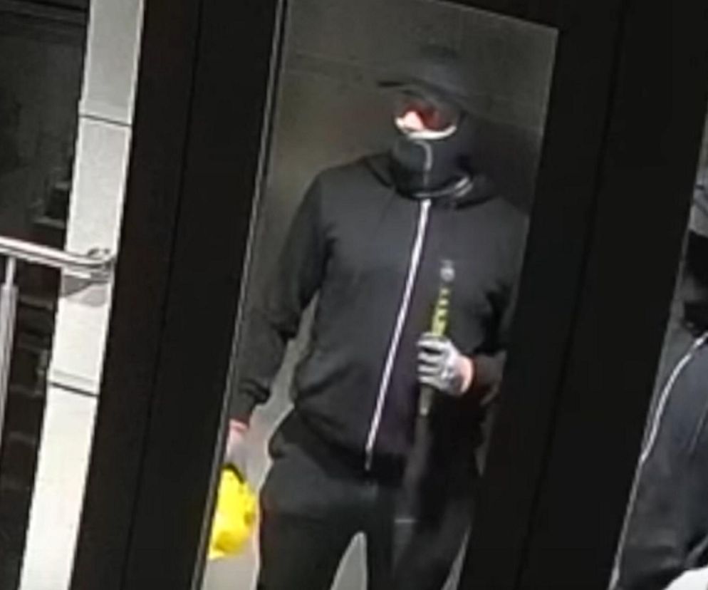 Mieszkanie Szalonego Reportera zaatakowane siekierami