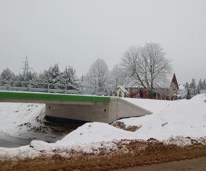 Plac budowy obwodnicy Wąchocka w zimowej scenerii