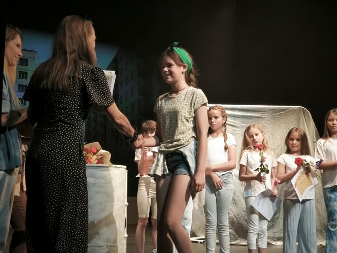 Spektakl na zakończenie warsztatów teatralnych w Teatrze Miejskim w Lesznie