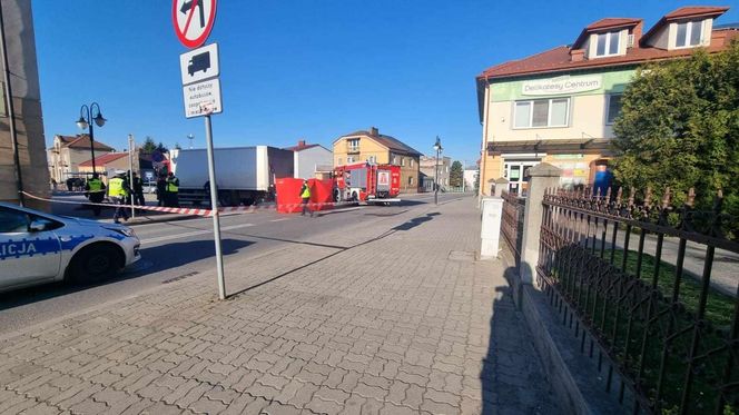 Tragiczny wypadek pod Tarnowem. Ciężarówka potrąciła pieszego