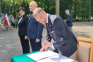 Nadanie sztandaru dla 16 WOG