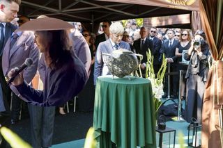 Pogrzeb Stanisława Sojki. Nagle długowłosy wnuk chwycił za mikrofon i wypalił o kontaktach z dziadkiem. Nie owijał w bawełnę