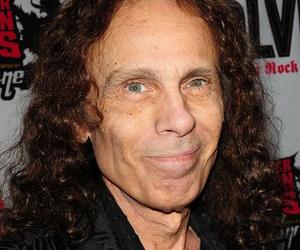 Niewydany dotąd utwór Ronniego Jamesa Dio ujrzy światło dzienne? Tak, jeśli tylko uda się do znaleźć!