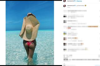 Anna Mucha wypina pośladki przed kościołem