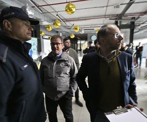 Komornicy na Modlińskiej. Nerwowe starcie przy hali na Białołęce. Ostry konflikt kupców z zarządcą hali