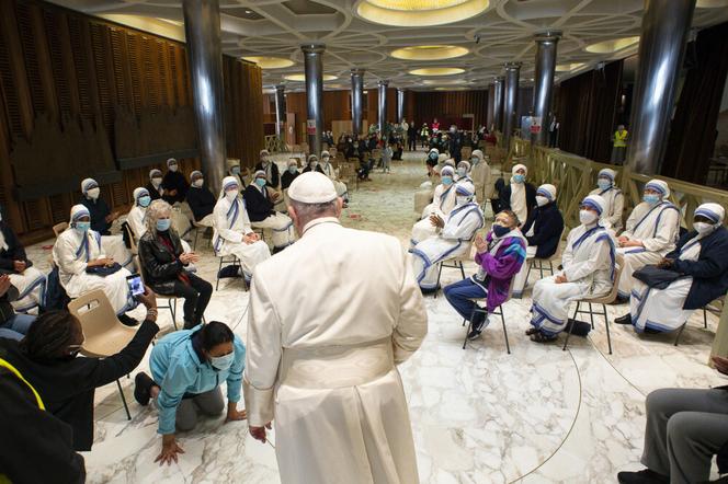 Papież Franciszek odwiedził ośrodek szczepień dla ubogich i bezdomnych