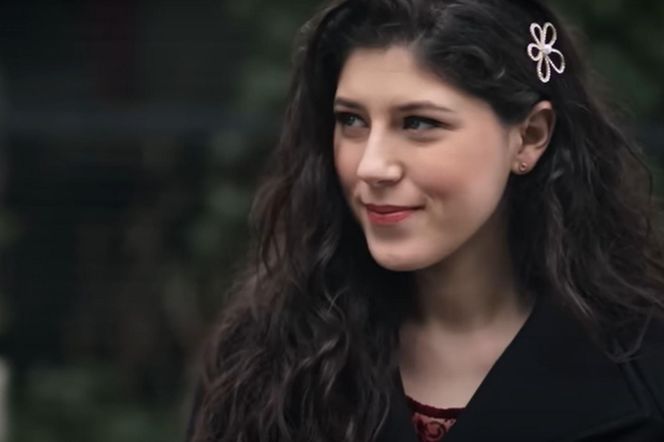 Tymczasem Ziya zabierze Cicek do kawiarni 