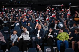 Premier Donald Tusk wśród gości zgromadzonych w Centrum Nauki Kopernik w Warszawie oglądał start misji Axiom-4 z polskim astronautą Sławoszem Uznańskim-Wiśniewskim