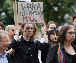 Ani jednej więcej. W Katowicach protestowali po śmierci Doroty. Macie klauzulę, nie macie sumienia