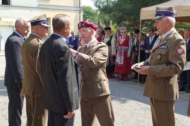 Były medale i awanse. Wojsko w Tarnowie rozpoczęło świętowanie [ZDJĘCIA] 