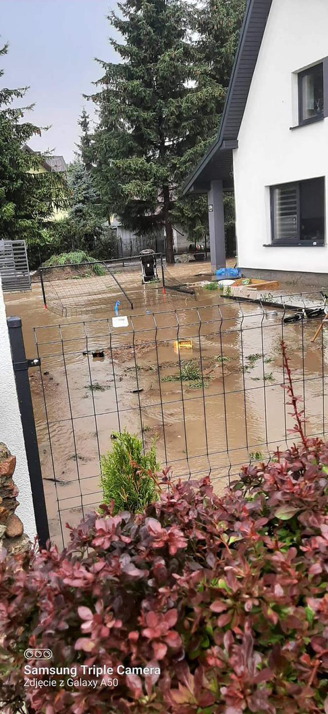 Nawałnica w gminie Lisia Góra łamała drzewa jak zapałki. Potężne zniszczenia 