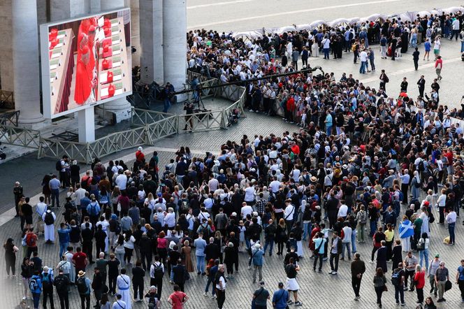 Z OSTATNIEJ CHWILI: Rozpoczęło się konklawe 2025 – kardynałowie złożyli przysięgę w Kaplicy Sykstyńskiej