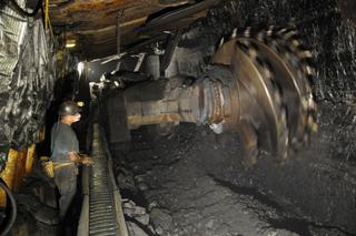 Dramatyczna sytuacja w kopalniach. Z powodu koronawirusa kolejny zakład ogranicza wydobycie. Ilu górników jest zakażonych?