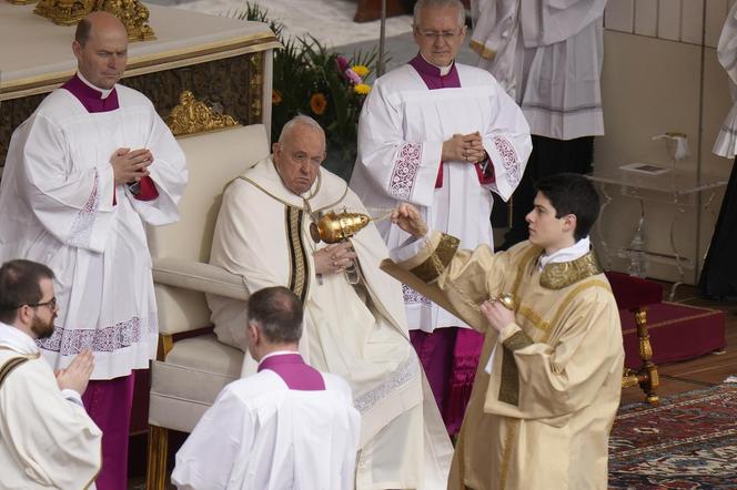 Groźny incydent z udziałem papieża! Wielki Jezus runął na ziemię