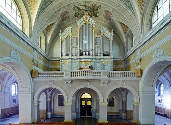 Atrakcje Krzanowic to architektura sakralna - kościół św. Wacława i św. Mikołaja