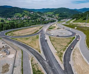 Tak wygląda obecnie budowa S1 Przybędza Milówka. Powstaną tu ogromne estakady, dwa tunele i centrum zarządzania ruchem