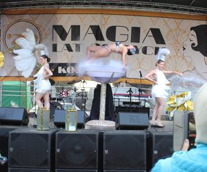 Było spotkanie z modą, muzyką i samochodami z lat 20. w Korczewie. Za nami impreza „Magia lat 20-tych” 2025