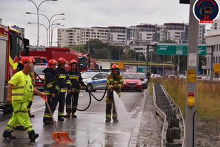Tony betonu rozlały się na asfalt w Warszawie. Kierowca betoniarki zwiał! 