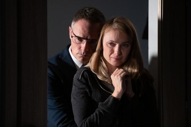 Na Wspólnej odc. 3121. Monika (Sylwia Gliwa), Damian (Waldemar Błaszczyk)