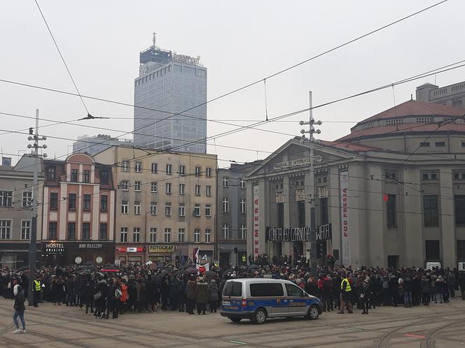 Czarny Piątek 2018 w Katowicach: Tłumy ludzi zebrały się na rynku