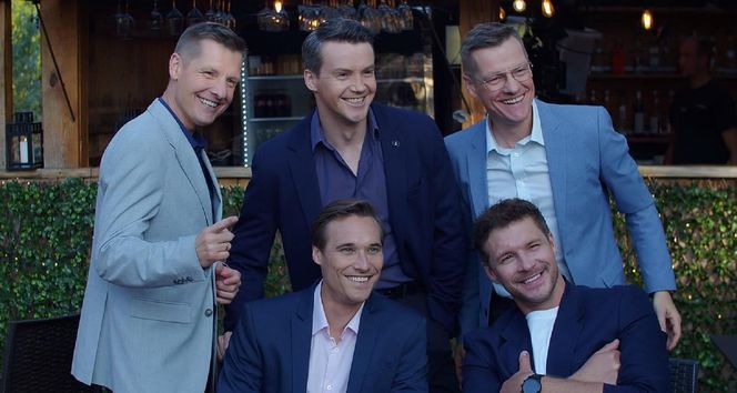 M jak miłość odc. 1887. Marcin (Mikołaj Roznerski), Olek (Maurycy Popiel), Piotrek (Marcin Mroczek), Paweł (Rafał Mroczek), Jakub Karski (Krzysztof Kwiatkowski)