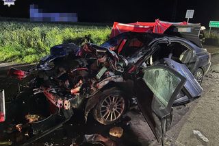Dwie osoby zginęły na miejscu. Volvo zderzyło się z szambiarką