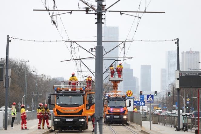 Ciężarówka zerwała tramwajową sieć trakcyjną