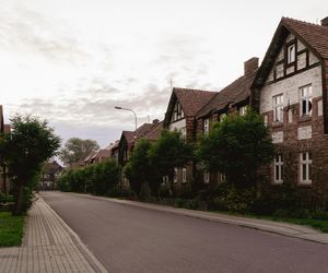 Jeden lokalny budowniczy zaprojektował całe osiedle robotnicze. Niemal każdy dom jest inny. Dziś są zabytkami