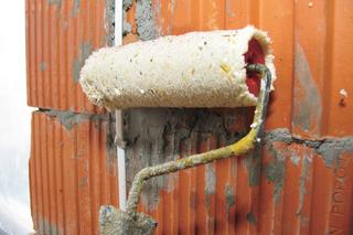 Gruntowanie przed tynkowaniem