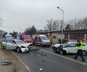 Łódzkie. Cztery osoby ranne w wypadku na DK72 w Poddębicach