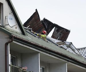 Blok przy ul. Powstańców w Ząbkach po pożarze