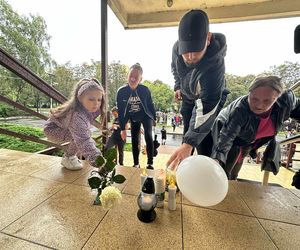 Setki osób upamiętniły Oliwiera. 20-latek zmarł po interwencji policji. Zabili go jak zwierzę