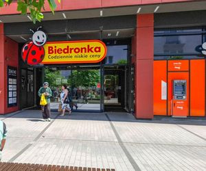 Biedronka znowu zaskakuje promocjami. Masło, mleko i cukier w świetnych cenach
