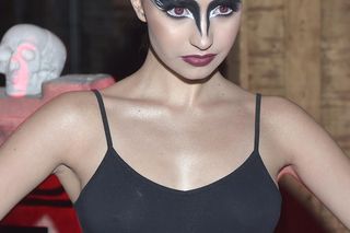 Julia Wieniawa łamie polskie schematy. Jej wszechstronność, jednych drażni, innych zachwyca