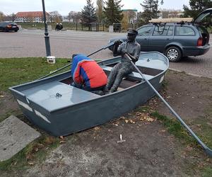 Łódka Zacharka jak nowa! Pomnik na bulwarze zachodnim odnowiony