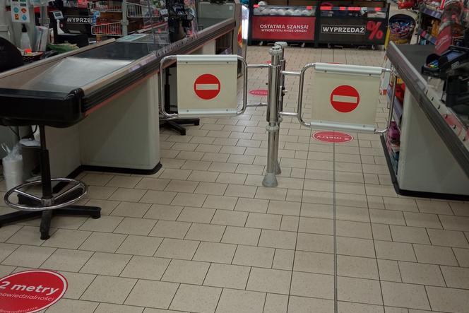 Bójka w kolejce do kasy. Kobieta dostała pieścią w twarz od mężczyzny  