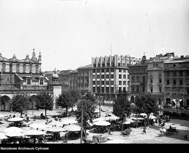 Rynek Główny w Krakowie. Budynek Feniksa