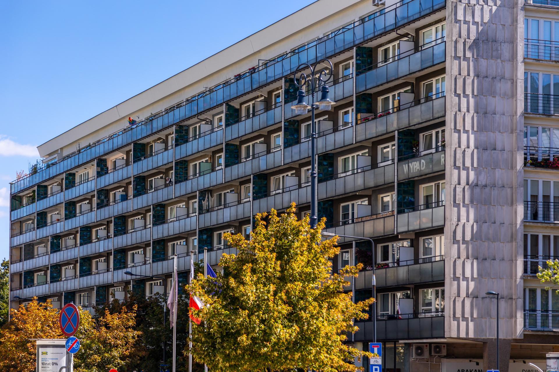 Wiejska 20 w Warszawie - zdjęcia jednego z najpiękniejszych bloków w Warszawie