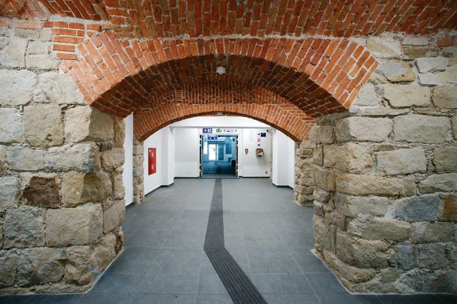 Rzeszów Główny otwarty po przebudowie. Dworzec odzyskał modernistyczny charakter