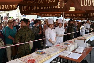  15 Edycja kremówki papieskiej. 