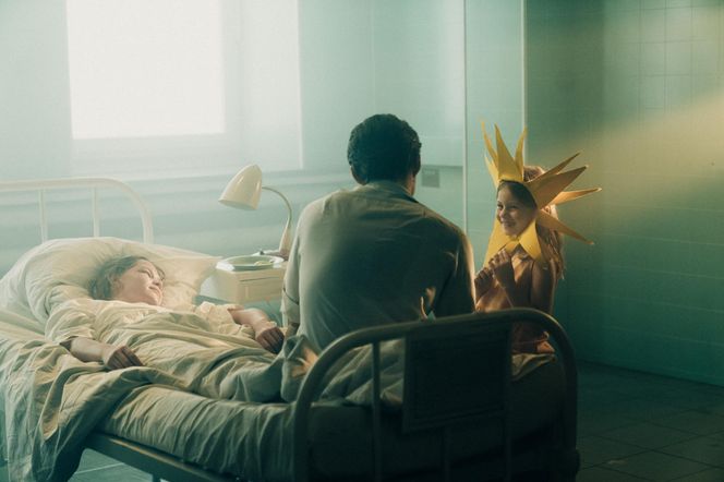 Czarna śmierć. Igor Bielik (Tomasz Ziętek), Anna (Agata Łabno), Maja (Oliwia Stockinger)