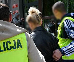 2,5 letnia dziewczynka zmarła w wyniku poparzeń i skrajnego odwodnienia. Rodzice zastępczy usłyszeli zarzuty