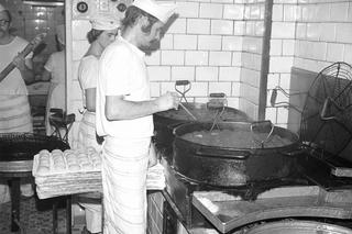 Tłusty czwartek w czasach PRL-u! Tak kiedyś robiono pączki [ZDJĘCIA] 