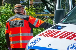 Tarnów. Mężczyzna zmarł, bo za długo czekał na karetkę? Strażacy nie dali rady go uratować