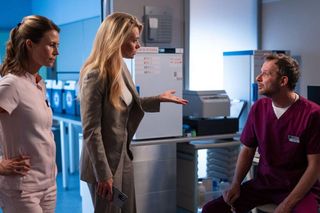 Na dobre i na złe odc. 959 finał sezonu. Agata (Emilia Komarnicka), Kinga Lipska (Magdalena Kumorek), Mundek (Grzegorz Małecki)