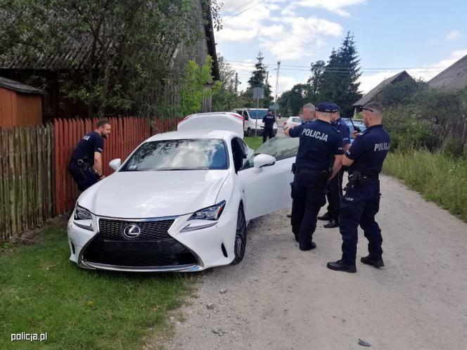 Potrącił policjantkę i uciekał Lexusem