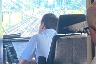 Jacków. Wypadek na przejeździe kolejowym. Pociąg rozerwał ciągnik