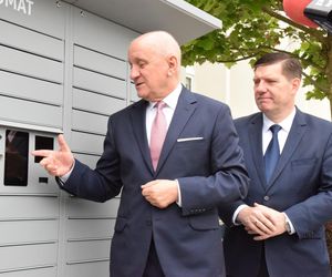 Nie będzie kolejek? Urzędomat przed starostwem w Ostrowie