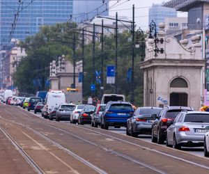 Policja zamknęła most Poniatowskiego. Co się stało?