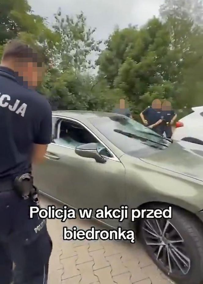 Strzelanina pod "Biedronką" w Bolkowie. Wyciekło szokujące nagranie z interwencji. Policjant ranny